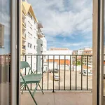 Guestready - Stylish W/ Balcony In Graca Lisbon
