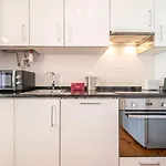 Guestready - Stylish W/ Balcony In Graca Lisbon
