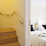 Guestready - Stylish W/ Balcony In Graca Apartment *