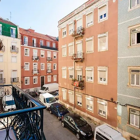 Guestready - Stylish W/ Balcony In Graca Lisboa