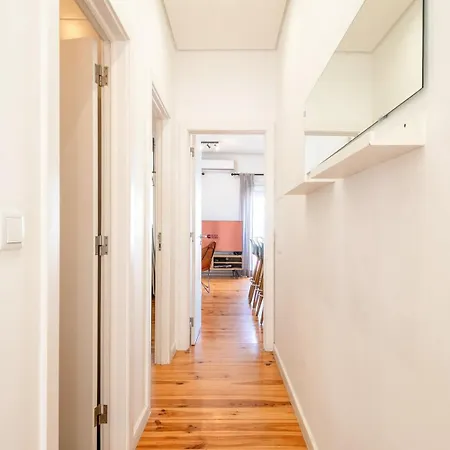 Apartamento Guestready - Stylish W/ Balcony In Graca Lisboa