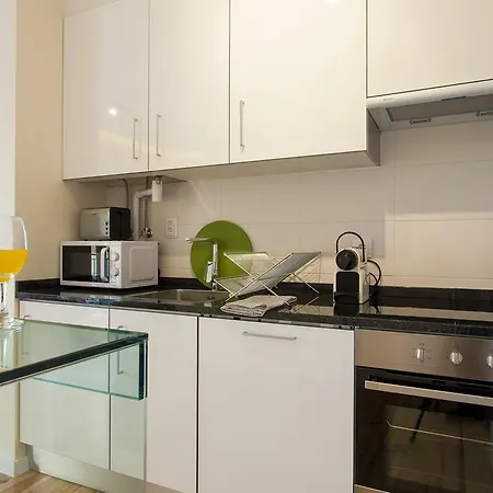 Guestready - Stylish W/ Balcony In Graca Lägenhet