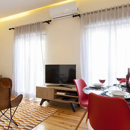 Guestready - Stylish W/ Balcony In Graca Lägenhet