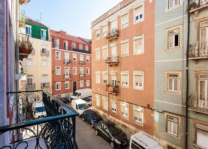 Guestready - Stylish W/ Balcony In Graca Lisboa