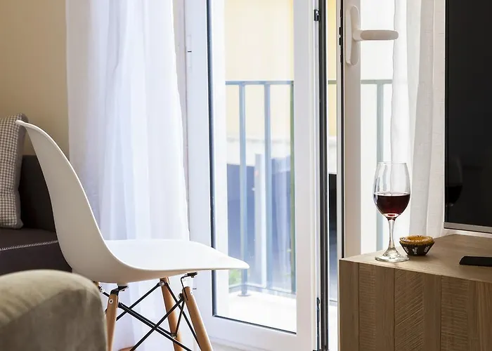 Guestready - Stylish W/ Balcony In Graca * Lisboa