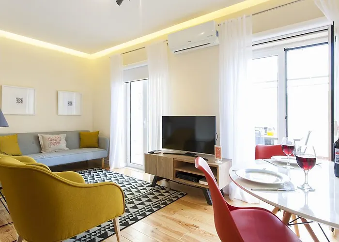 Guestready - Stylish W/ Balcony In Graca Lisboa