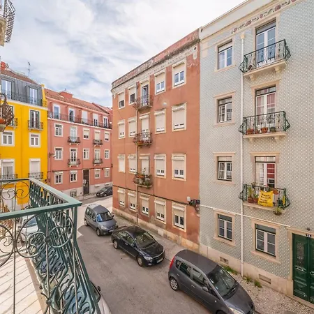 Guestready - Stylish W/ Balcony In Graca 리스본