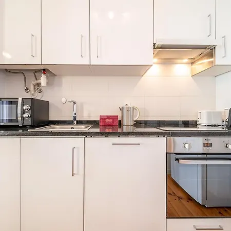 Guestready - Stylish W/ Balcony In Graca 리스본