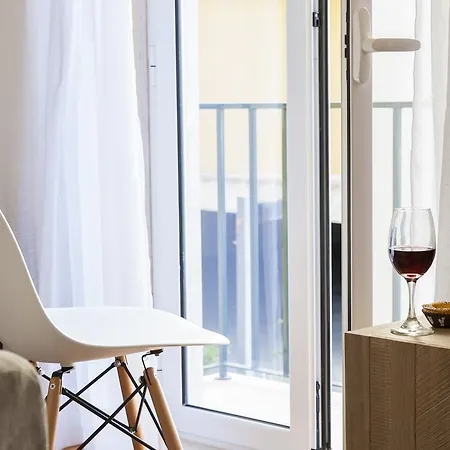 Guestready - Stylish W/ Balcony In Graca * 리스본