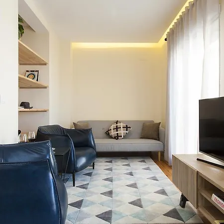 Guestready - Stylish W/ Balcony In Graca Lägenhet